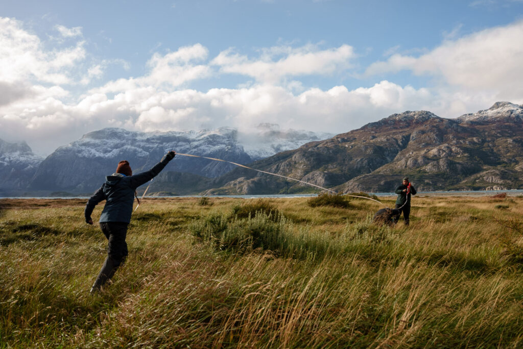 Muestreo en Tierra del Fuego, Chile. Foto: Mateo Berrenengoa