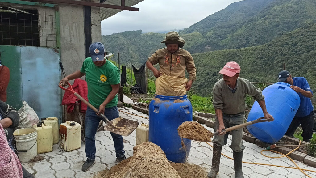 Trabajando en conjunto. Foto: Eduardo Salazar.