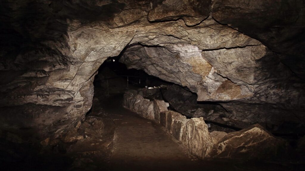 Cueva. Créditos: Kichigin.