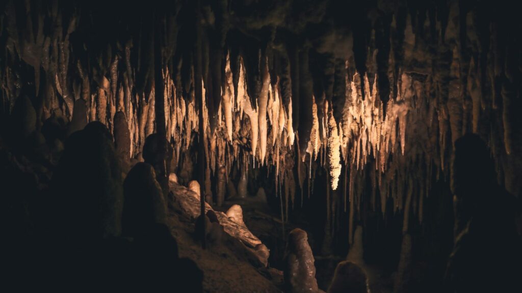 Cueva. Créditos: StockSnap.