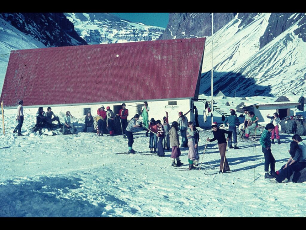 Clases de esquí y técnicas invernales. Créditos: ©Fundación Vertical.