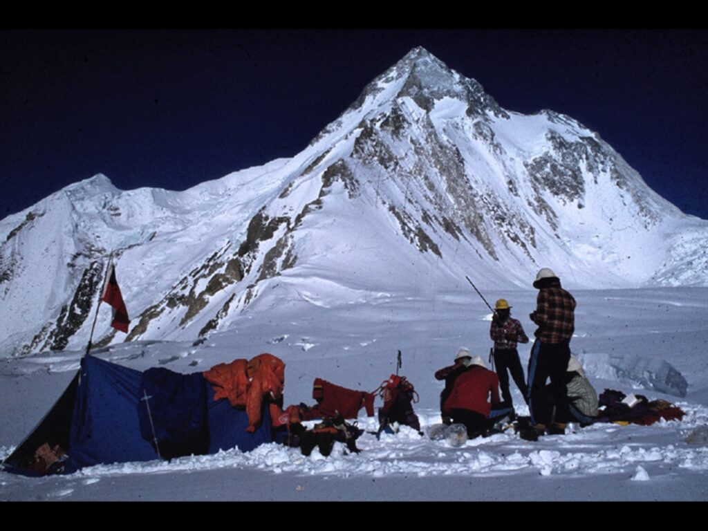 Campamento en la nieve. Créditos: ©Vertical
