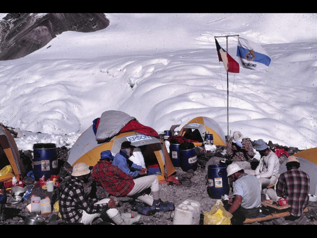 Campamento en la nieve. Créditos: ©Vertical