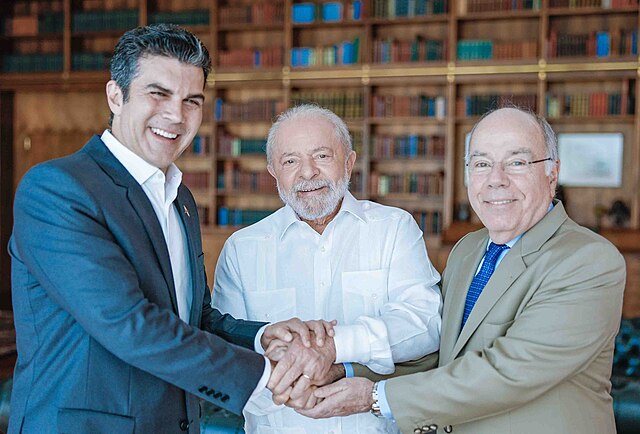 El Gobernador del Estado de Pará, Helder Barbalho; el Presidente de la República, Luiz Inácio Lula da Silva; y el Ministro de Estado de Relaciones Exteriores, Mauro Vieira, anuncian a la Ciudad de Belém - PA como sede de la COP30. Palacio de la Alvorada, Brasilia
Créditos: Ricardo Stuckert