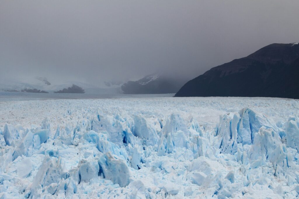 Mar cubierto de nieve en Perito Moreno Glacier, Argentina. Foto: Jackman Chiu (@jackmanchiu)