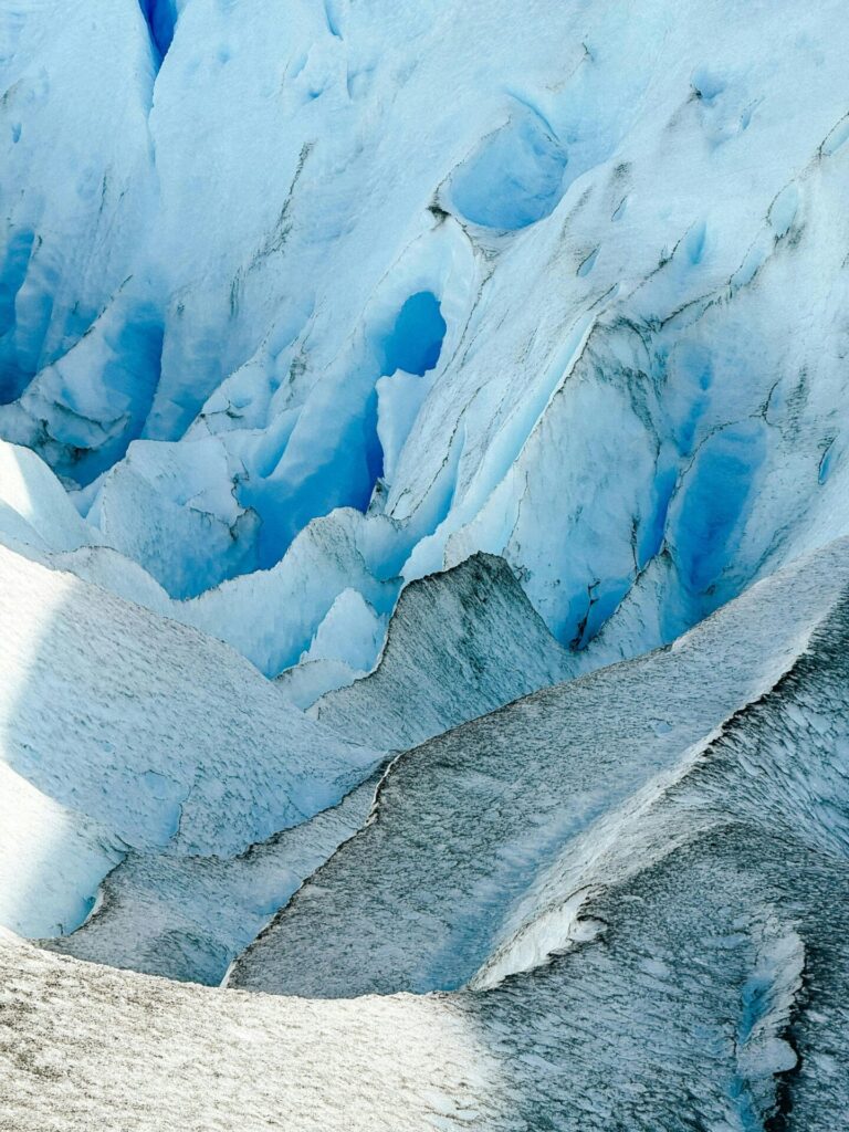 Montaña cubierta de nieve en Perito Moreno, Santa Cruz Providence, Argentina. Foto: @zvada_photo