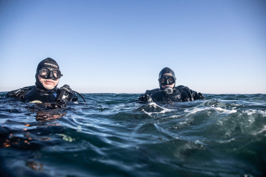 Buceo para expedición Santuario. Foto: @fariasmoreno