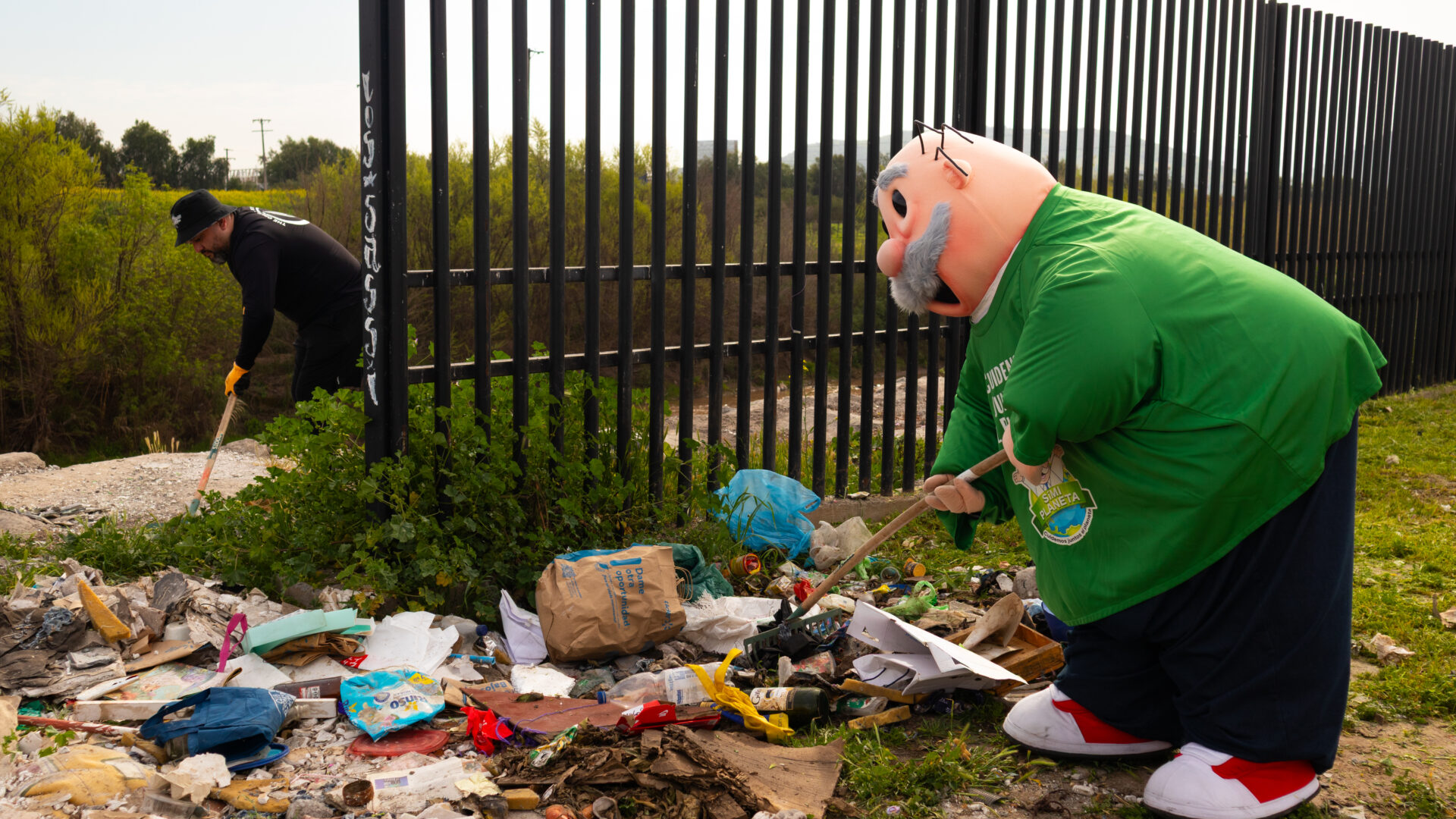 Parque Mapocho Río: SíMiPlaneta ayuda a retirar casi tres toneladas de basura en limpieza de Cerro Navia
