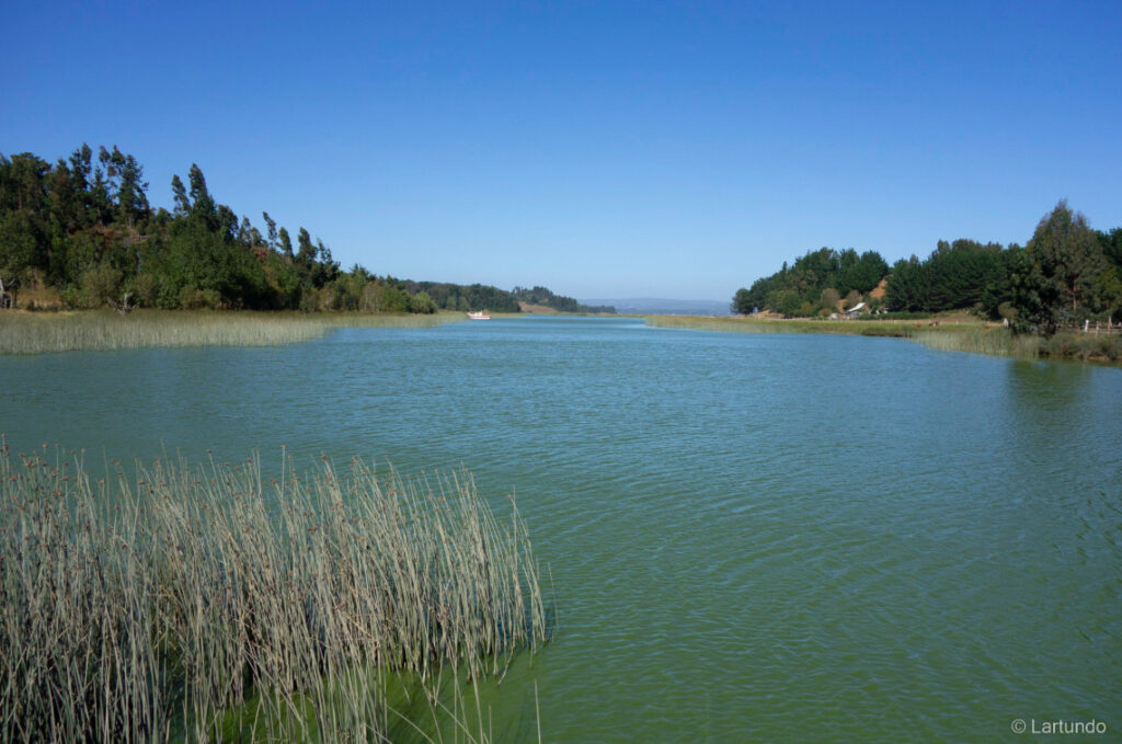Lago Budi. Créditos: Lartundo.