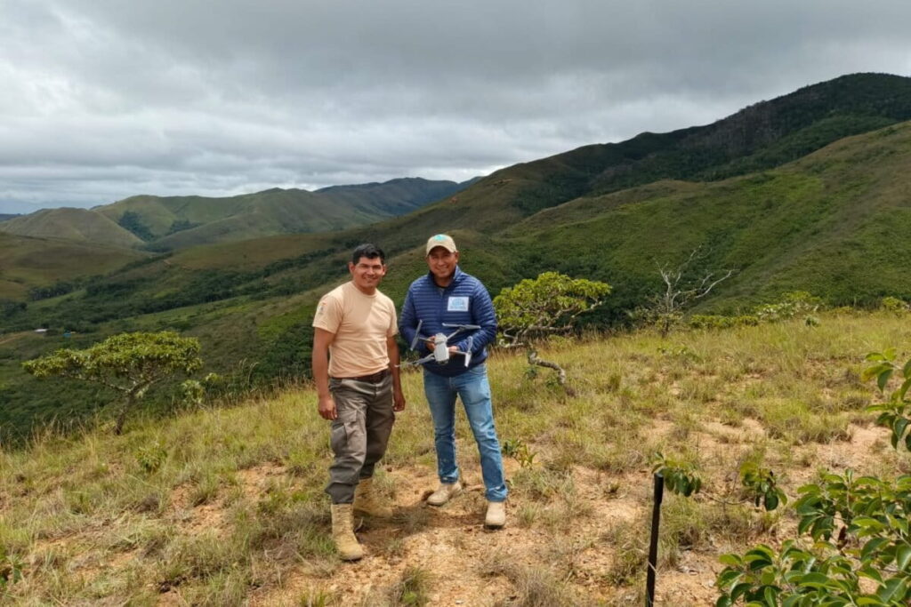 El guardaparque del Parque Nacional Madidi, Heriberto Urbano, y el dirigente leco, Remmy Huanca. Foto: cortesía Remmy Huanca