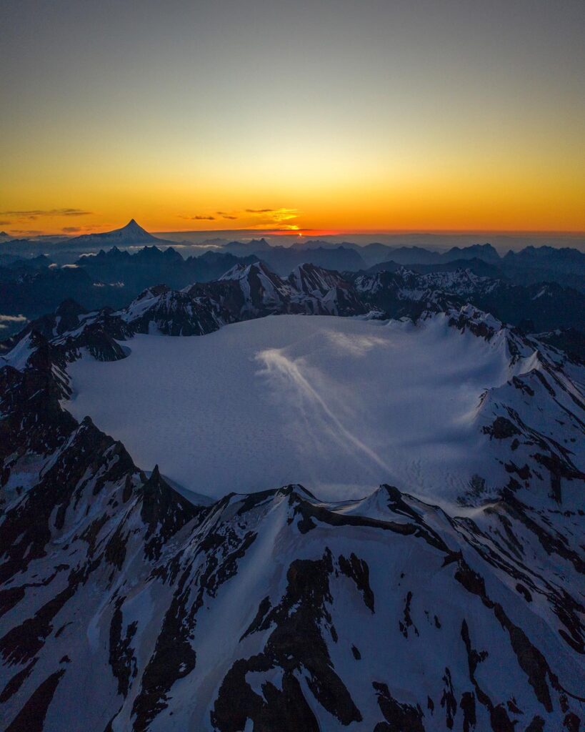 Atardecer Volcan Sollipulli. ©Fernando Gudenschwager