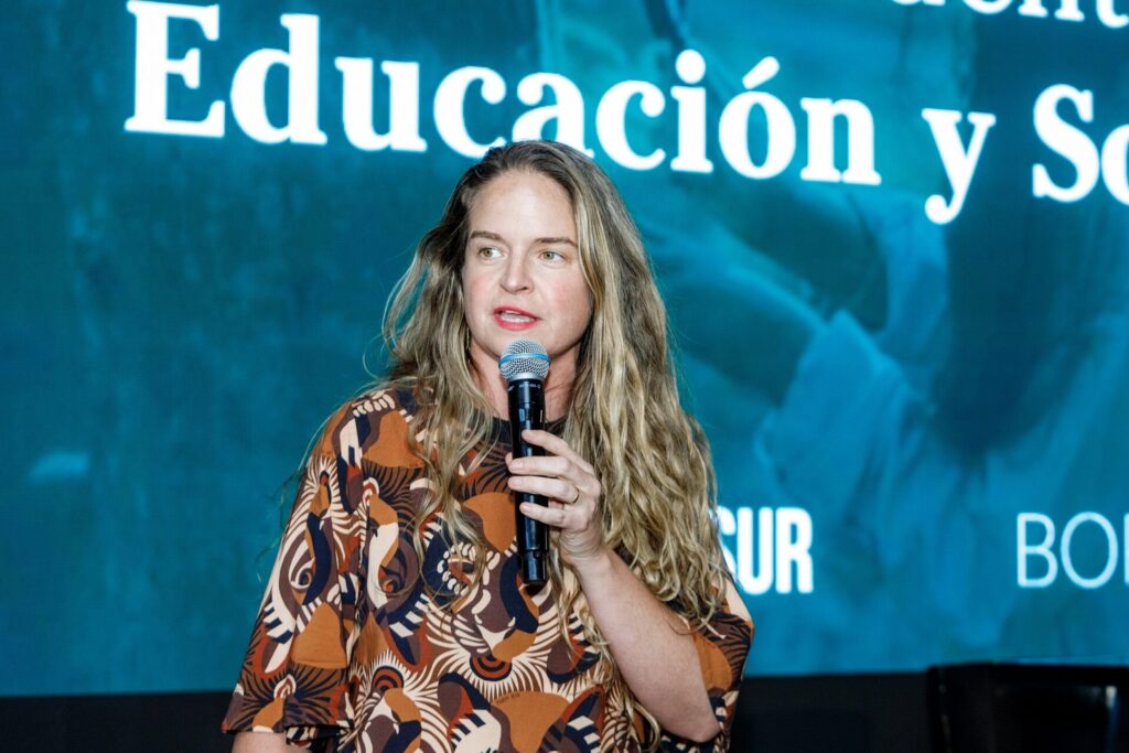 Charla "Educación y Sociedad" en Boragó
