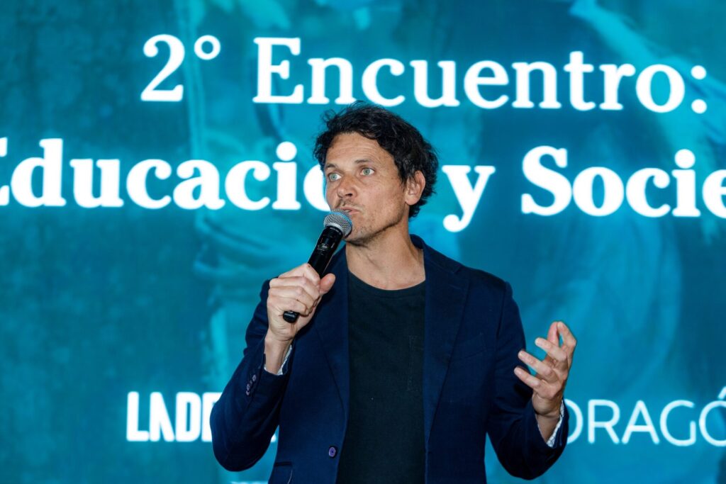 Charla "Educación y Sociedad" en Boragó