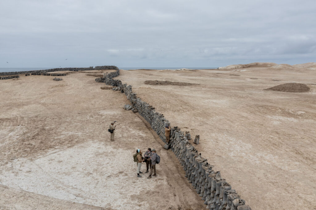 Vista aérea del muro, donde los voluntarios se reúnen para designar las
funciones de vigilancia del día. 