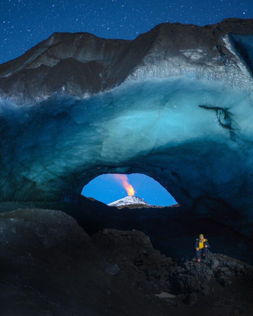 Glaciar Pichillancahue Parque Nacional Villarrica. Laguna Negra Santuario el Cañi. ©Fernando Gudenschwager