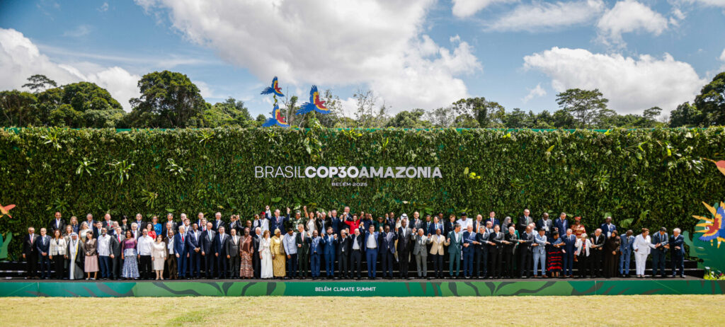 Belem - Lideres posam para a foto de familia durante a Conferência das Nações Unidas sobre Mudanças Climáticas COP 30. Foto de Hermes Caruzo/COP30.                                  