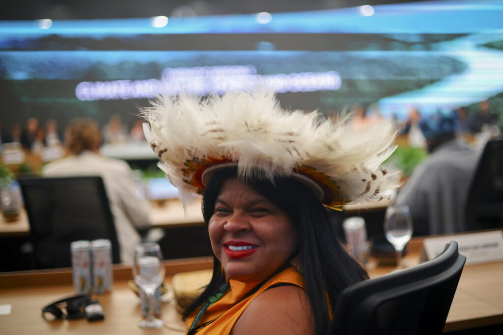 06.11.2025 - Belém - La ministra de Pueblos Indígenas, Sonia Guajajara, durante la Sesión Plenaria General de Líderes en la Conferencia de las Naciones Unidas sobre el Cambio Climático COP 30. Foto: Ueslei Marcelino/COP30