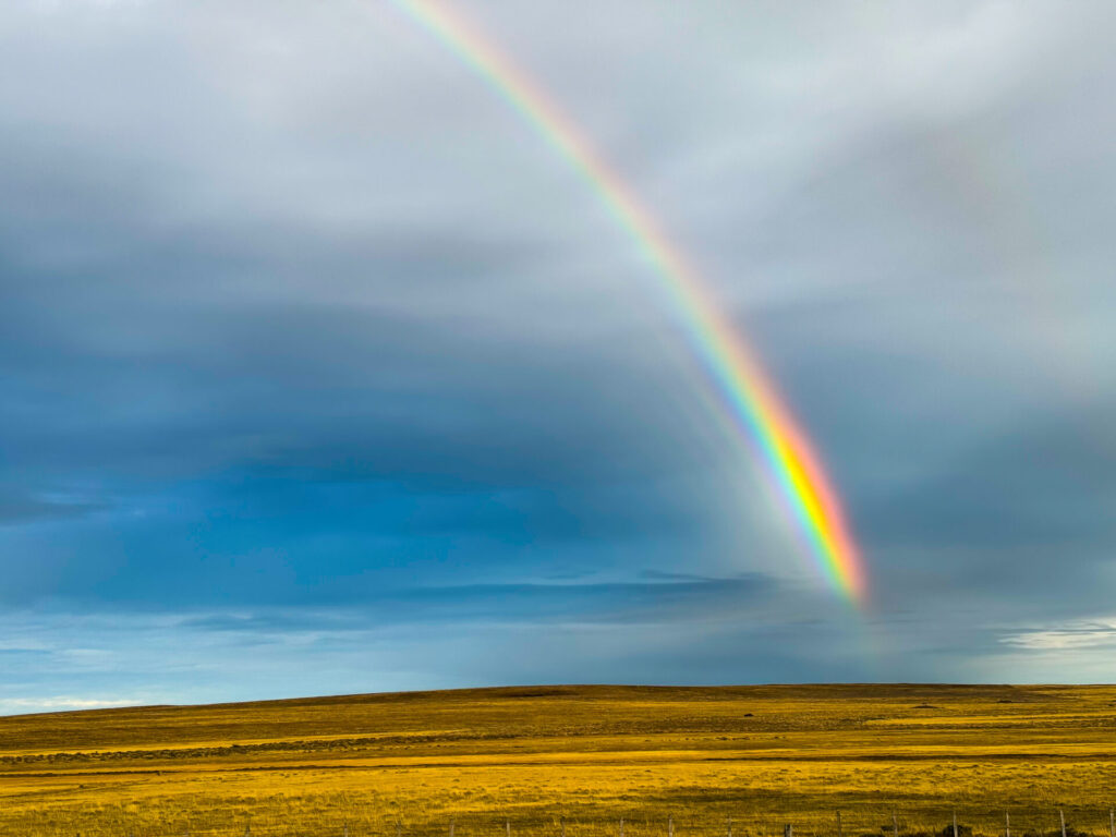 Arcoíris en tierra del fuego. Foto disponible en libro. 