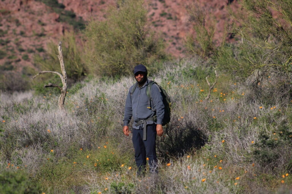 El biólogo José Juan Flores Martínez ha dedicado más de 25 años al estudio del murciélago pescador (Myotis vivesi) en las islas del Golfo de California. Foto: cortesía Maximiliano López Romero