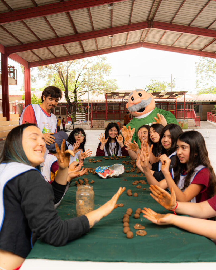 Iniciativa Bombillas de Semillas en Peñalolén
