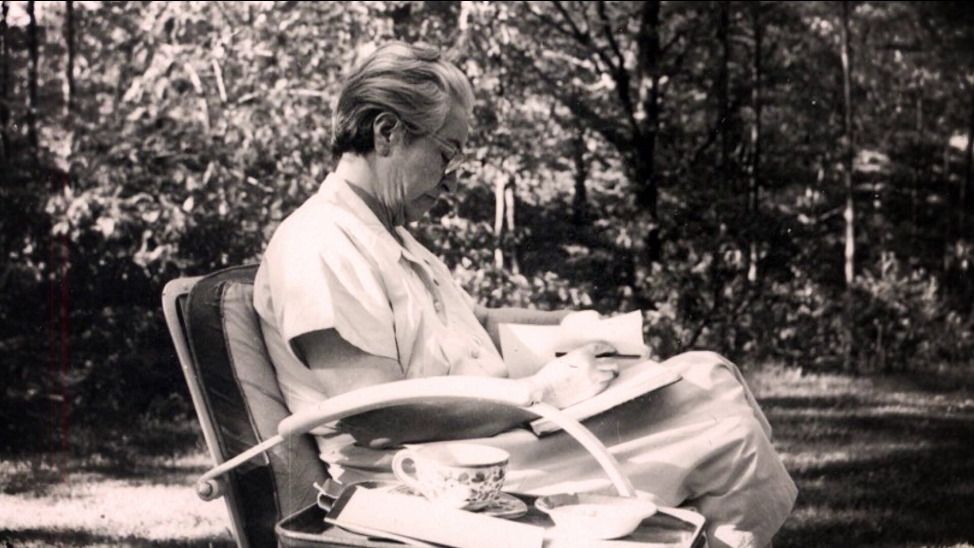 A 80 años del Nobel: Gabriela Mistral y su vínculo vital con la naturaleza y la pedagogía al aire libre