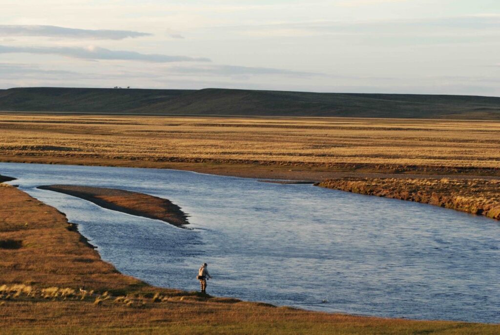Pesca con mosca en el Río Grande, en Tierra del Fuego.