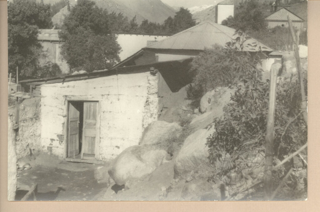 Escuela rural donde Gabriela Mistral inicio sus estudios. Créditos: ©Archivo del Escritor, Biblioteca Nacional de Chile.