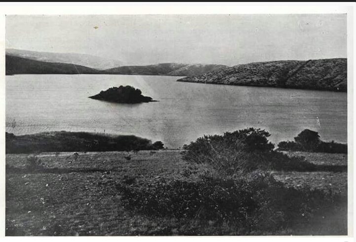 El desastre ambiental del lago Vichuquén: Causas, historia cultural y reinvención del turismo para esta temporada