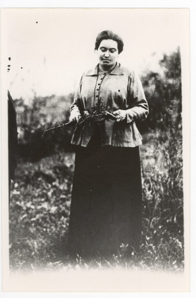 Gabriela Mistral en Los Andes, hacia 1917. Créditos: ©Archivo del Escritor. Colección Gabriela Mistral - Biblioteca Nacional de Chile