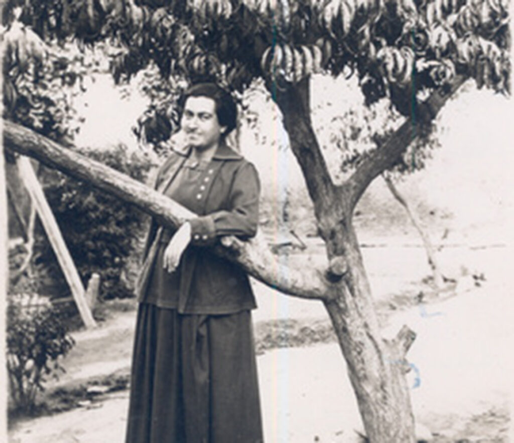 Gabriela Mistral en Los Andes, hacia 1917. Créditos: ©Archivo del Escritor. Colección Gabriela Mistral - Biblioteca Nacional de Chile