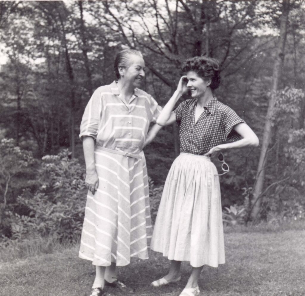 Gabriela Mistral y Doris Dana. Créditos: ©Archivo del Escritor. Colección Gabriela Mistral - Biblioteca Nacional de Chile