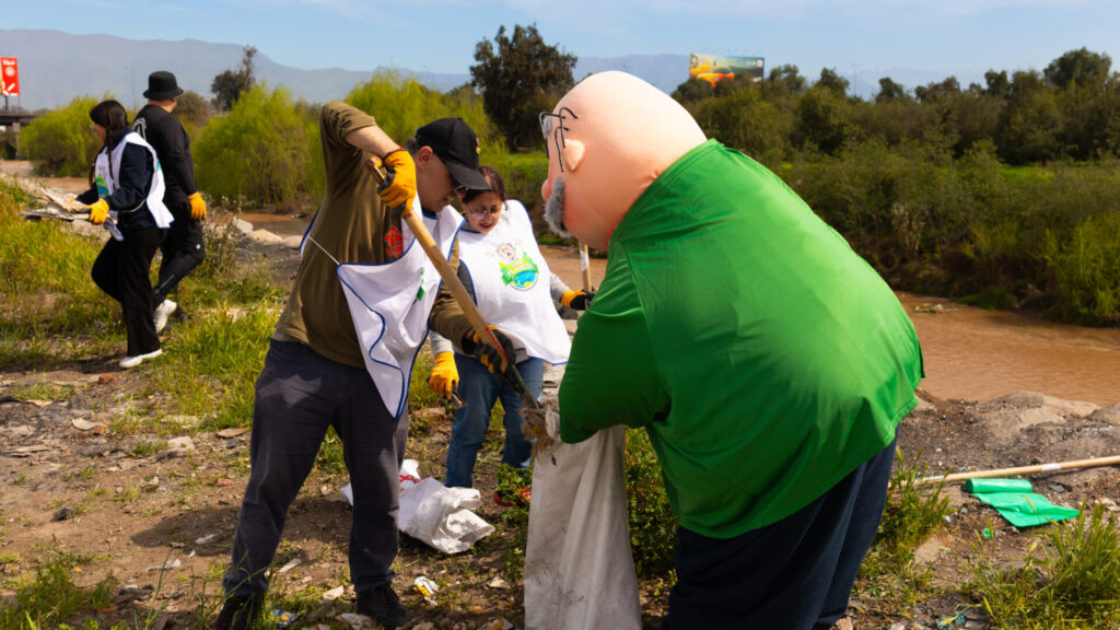 Recolección de basura en jornada de limpieza