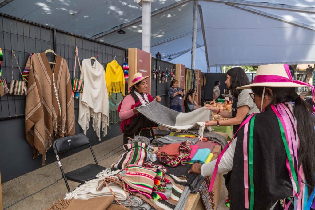 52 Muestra Internacional de Artesanía UC. Créditos: Pontificia Universidad Católica de Chile / Programa de Artesanía UC.