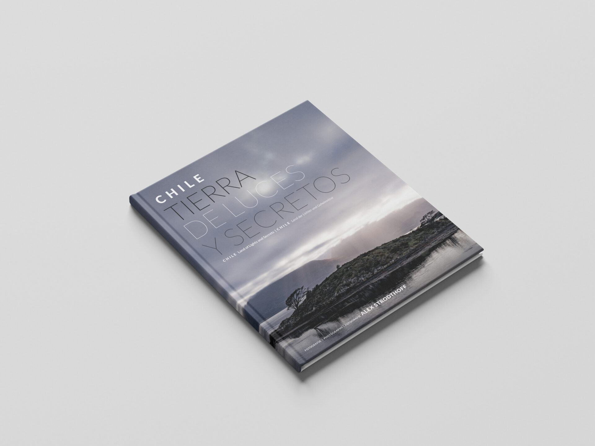 Portada libro "Chile: tierra de luces y secretos"