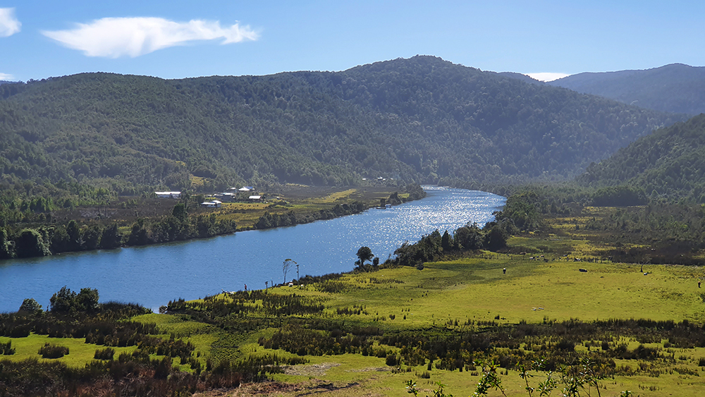 Sendero Troncal Mapu Lahual. Créditos: Agustín Denegri / Andeshandbook.