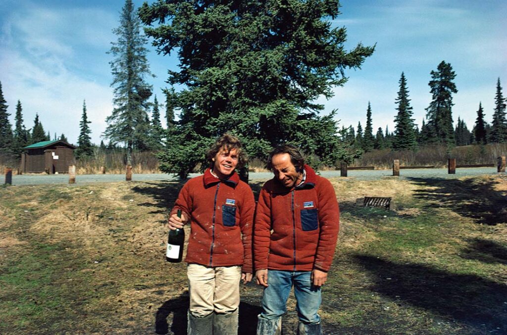 80's Rick Ridgeway e Ivon celebrando su ascenso a Denali.