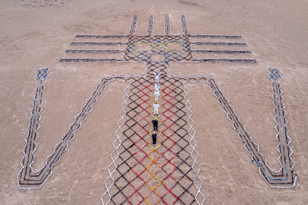 Vista aérea del gigante vestido en su totalidad.