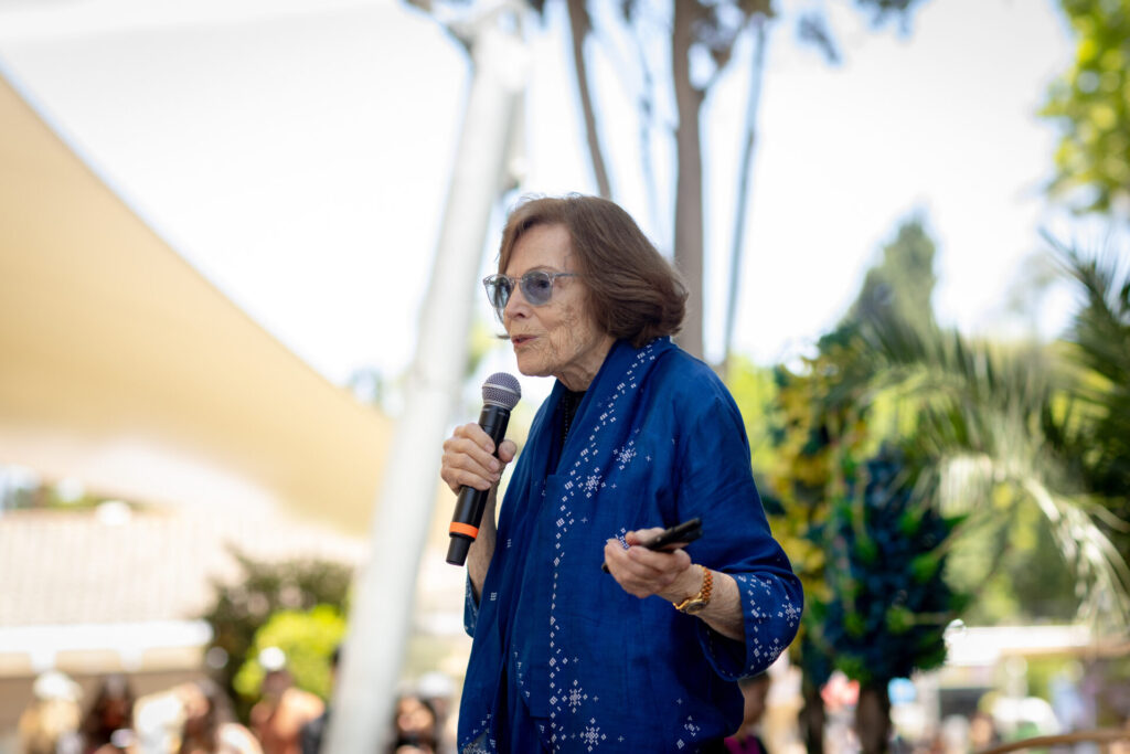 Sylvia Earle dando su charla en el Festival Ladera Sur.