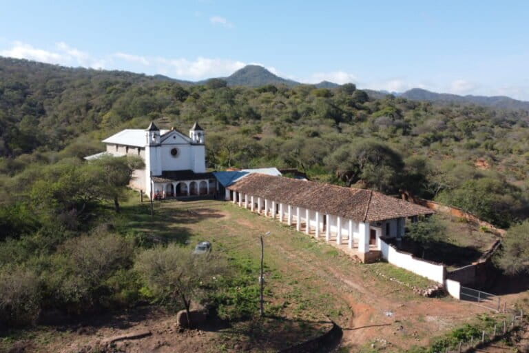 La iglesia de Mboicobo, en la reserva de Mandiyurenda. Foto: cortesía Fundación Natura Bolivia
