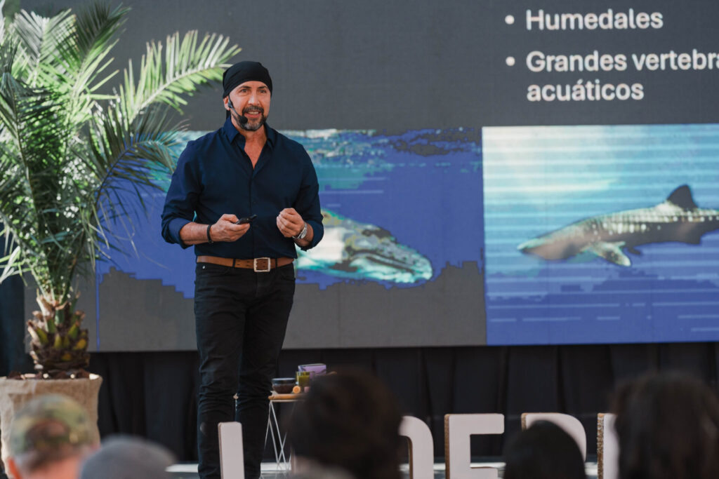 Fernando Trujillo dando su charla en el Festival Ladera Sur