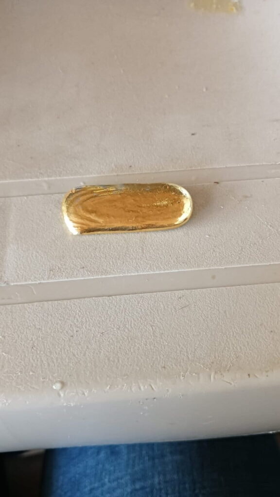 Para evadir operativos, el oro se trafica por los ríos hacia San José del Guaviare o se contrabandea en Brasil. La operación depende del mercurio suministrado por comerciantes locales que sirven como testaferros de la guerrilla. Foto: José Guarnizo