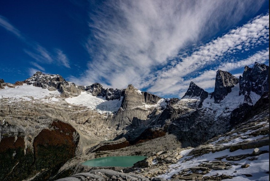 MIRADOR TORRES DEL AVELLANO. CARMEN GLORIA BARRERA Y CRISTIAN OROZCO Desde el punto culmine de la ruta se tiene esta espectacular vista de parte del conjunto de torres graníticas que conforman las Torres del Avellano.