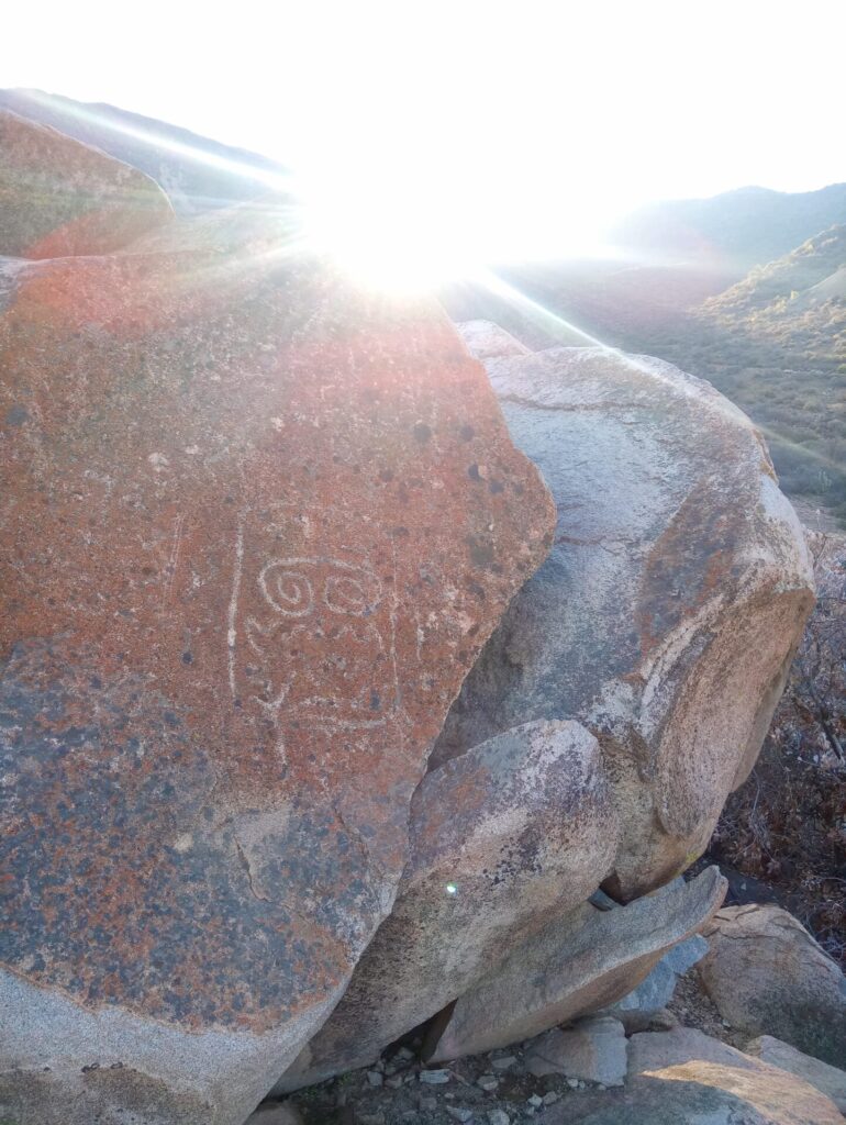 Valle de Chalinga. Créditos: Jorge Sebastián Hernández, fundador de la ONG Petroglifos del Choapa Chile (@petroglifoschoapa_conservacion).