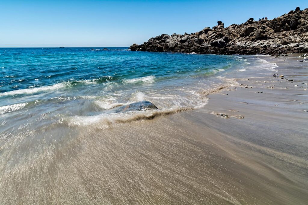 Playa El Morado. Créditos (CC BY): Mauricio Acuña E. (@mauricio_acuna_e).