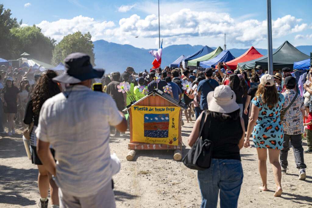Participación de las infancias en el festival del Pescao Frito.
