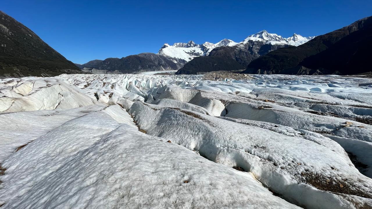Fin a las caminatas sobre el hielo: Fallo judicial confirma cierre permanente del glaciar Exploradores