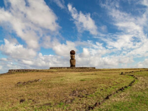 Moái. Créditos (CC-BY): Luigi Farrauto, vía Canva.com.
