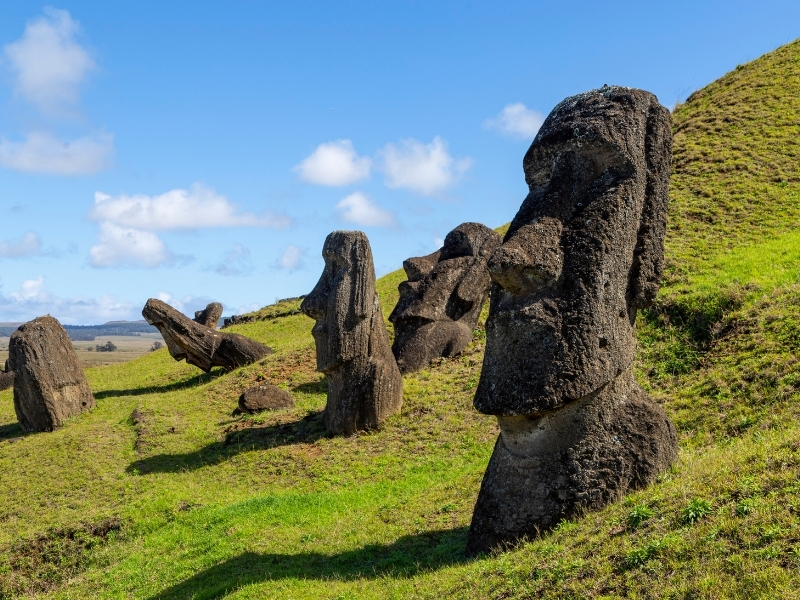 Los moái de Rapa Nui: Historia, origen y el enigma vivo de los gigantes de piedra