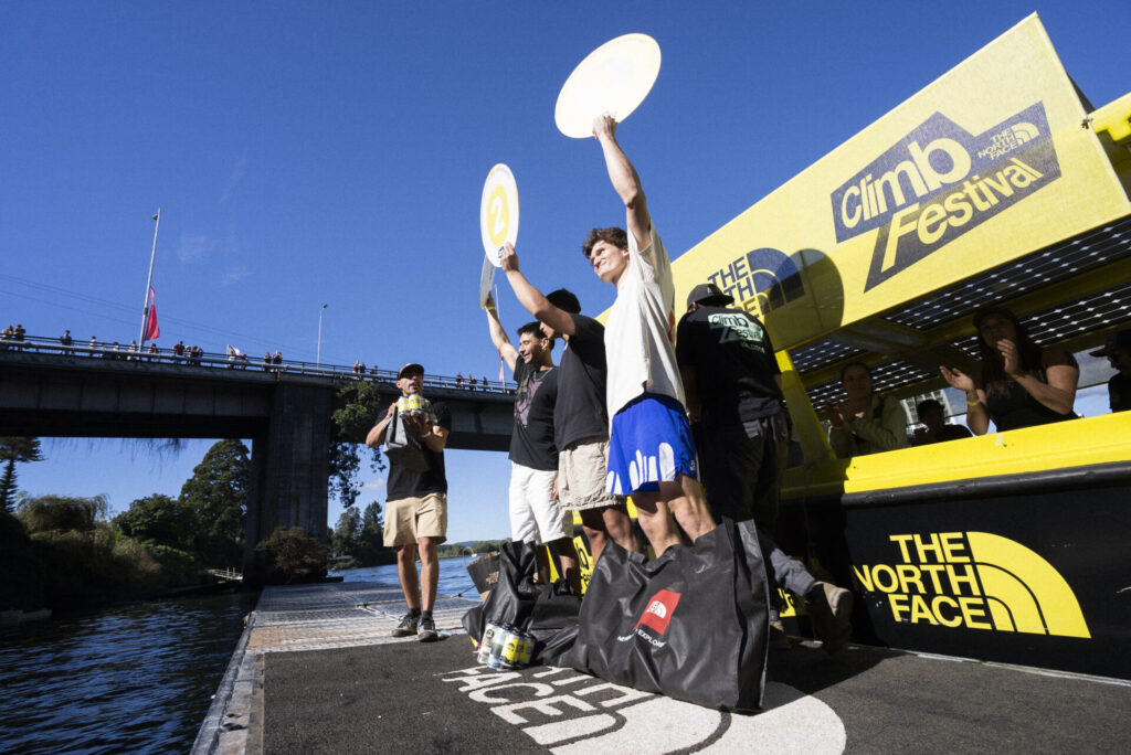 Podio de la competición en la categoría de varones.