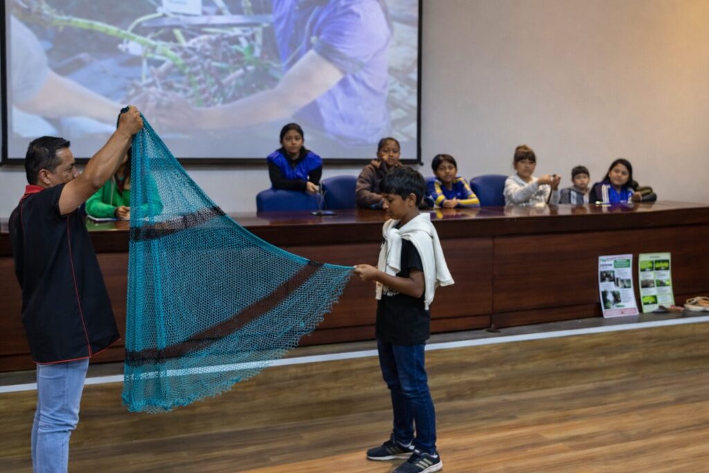 Presentación de las actividades educativas del Semillero de Guardia en Quito, parte del Proyecto Educativo Comunitario de la comunidad a’i cofán de Sinangoe. Foto cortesía Aneth Lusitande  Alianza Ceibo